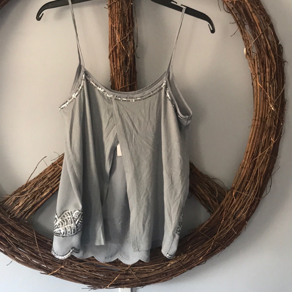 NWT Split back scallop hem strappy tank! - Picture 4 of 5